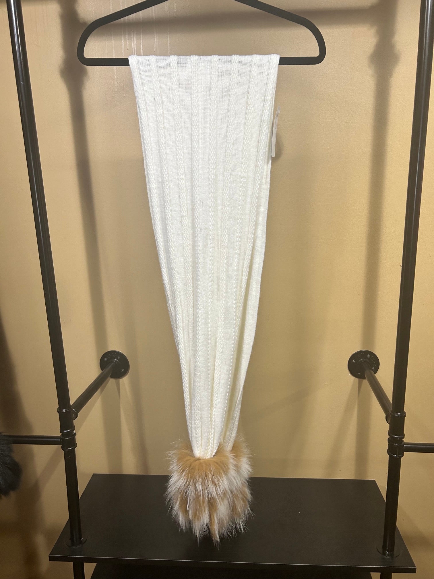 Cream Mitchies NWT Fox Fur Scarf, OS