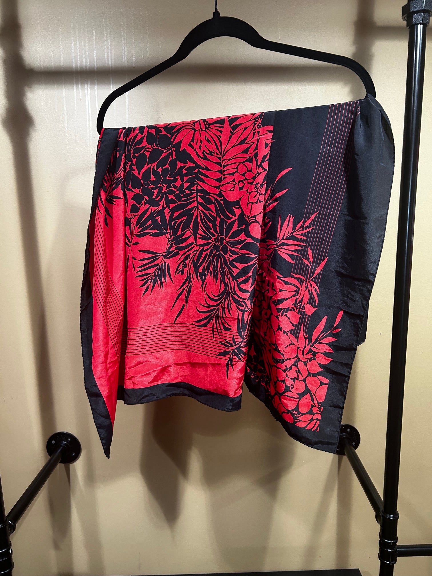 Red and Black  Geiger NWT $135 Silk Scarf, OS
