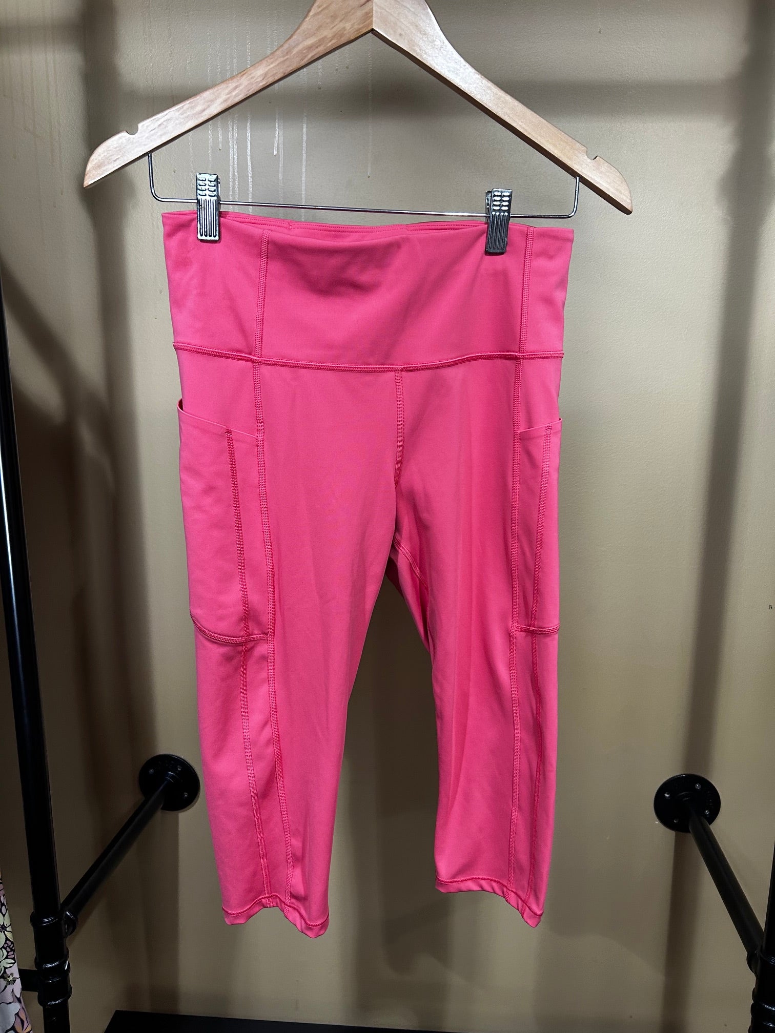 Peach Athleta Ultimate Stash Crop Leggings, M