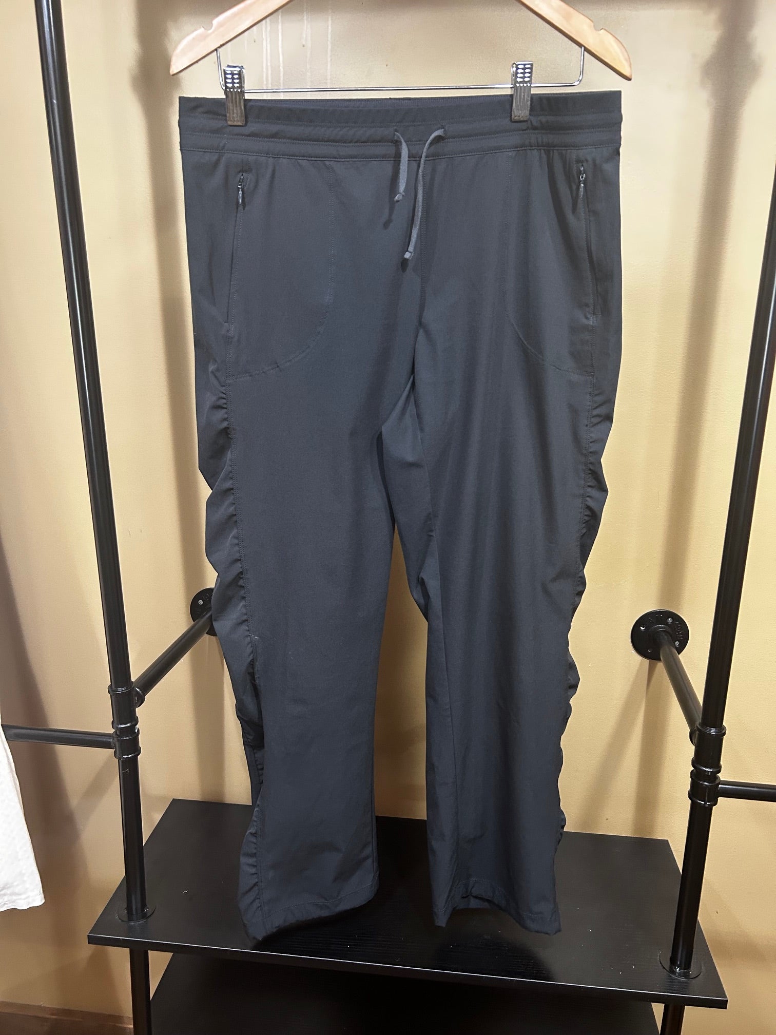 Black Kuhl Free Flex Move Pants, M Short