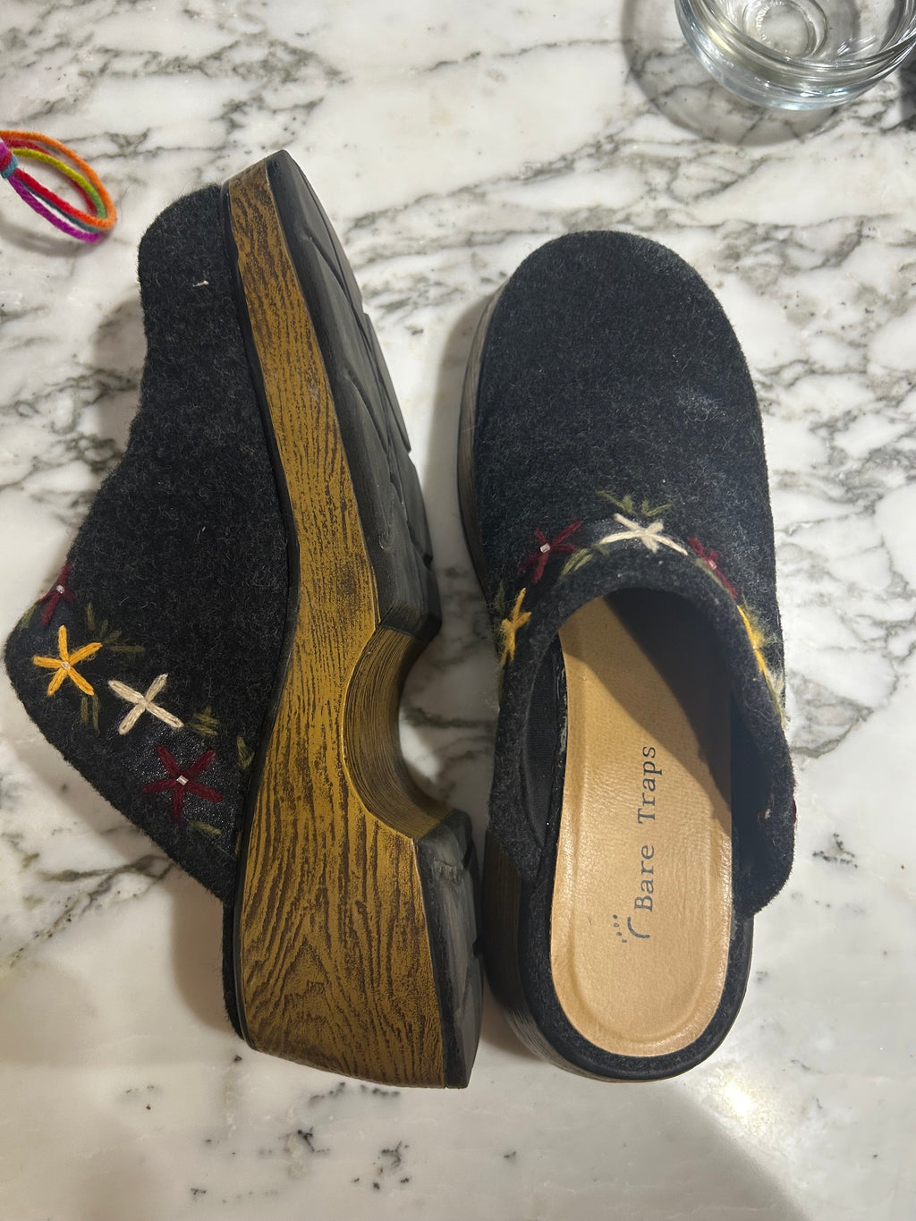 Dark Gray Bare Traps Clogs, 8.5
