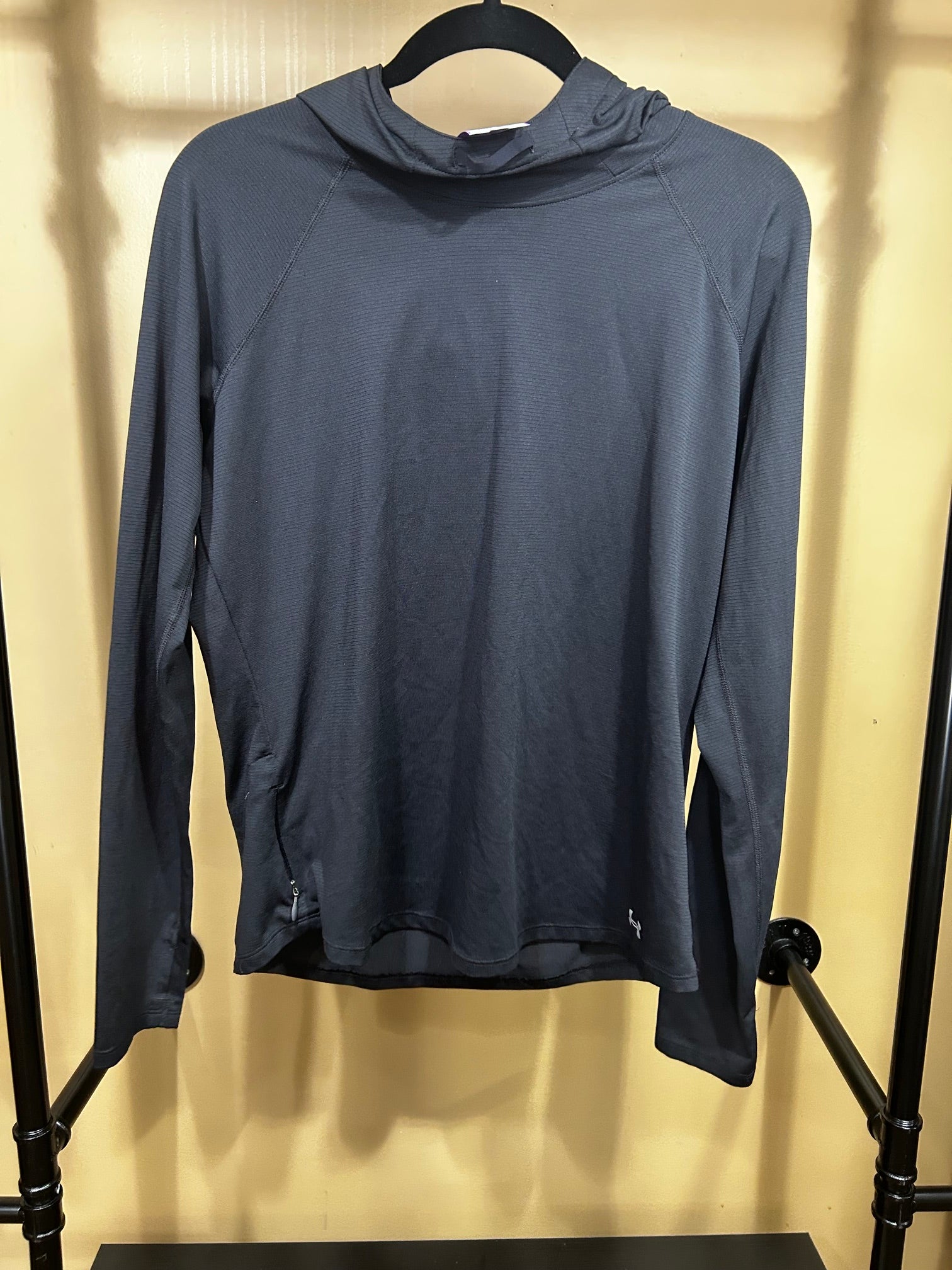 Black Underarmor Fitted Athletic Pullover, L