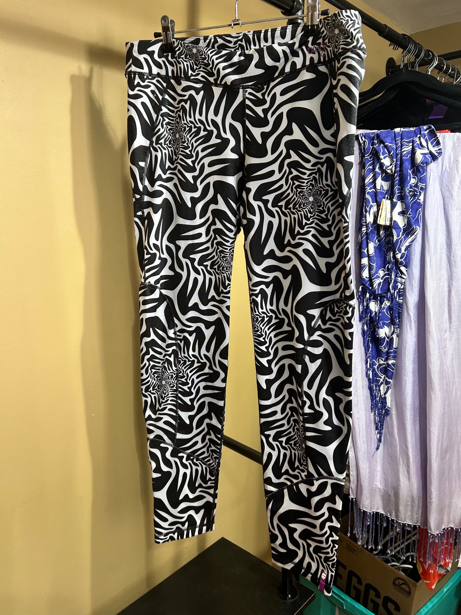 Black and White Orage Fleece-Lined Leggings, L