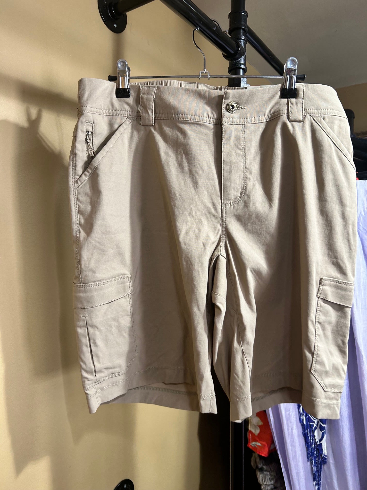 Tan Duluth Trading Co NWT 10-inch Cargo Shorts, 12