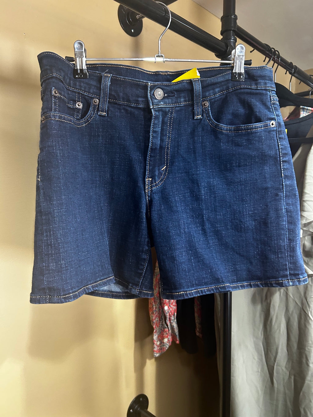 Dark Indigo Denim Levis Mid-Rise Shorts, 29