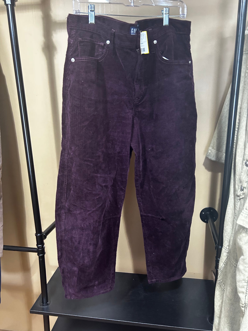 Burgundy Gap NWOT Barrel Cords, 31