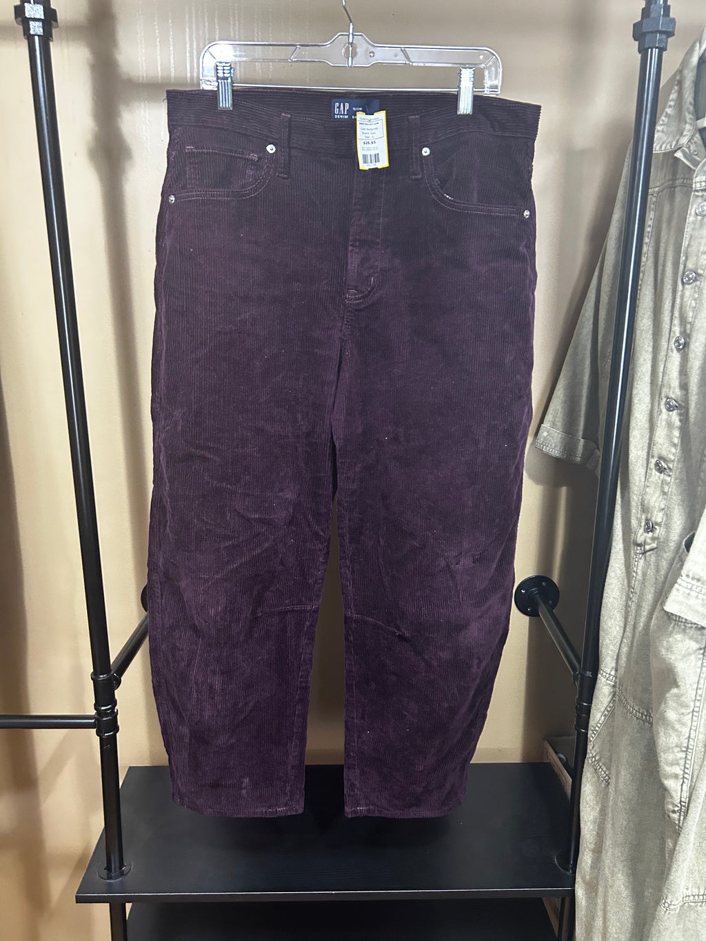 Burgundy Gap NWOT Barrel Cords, 31